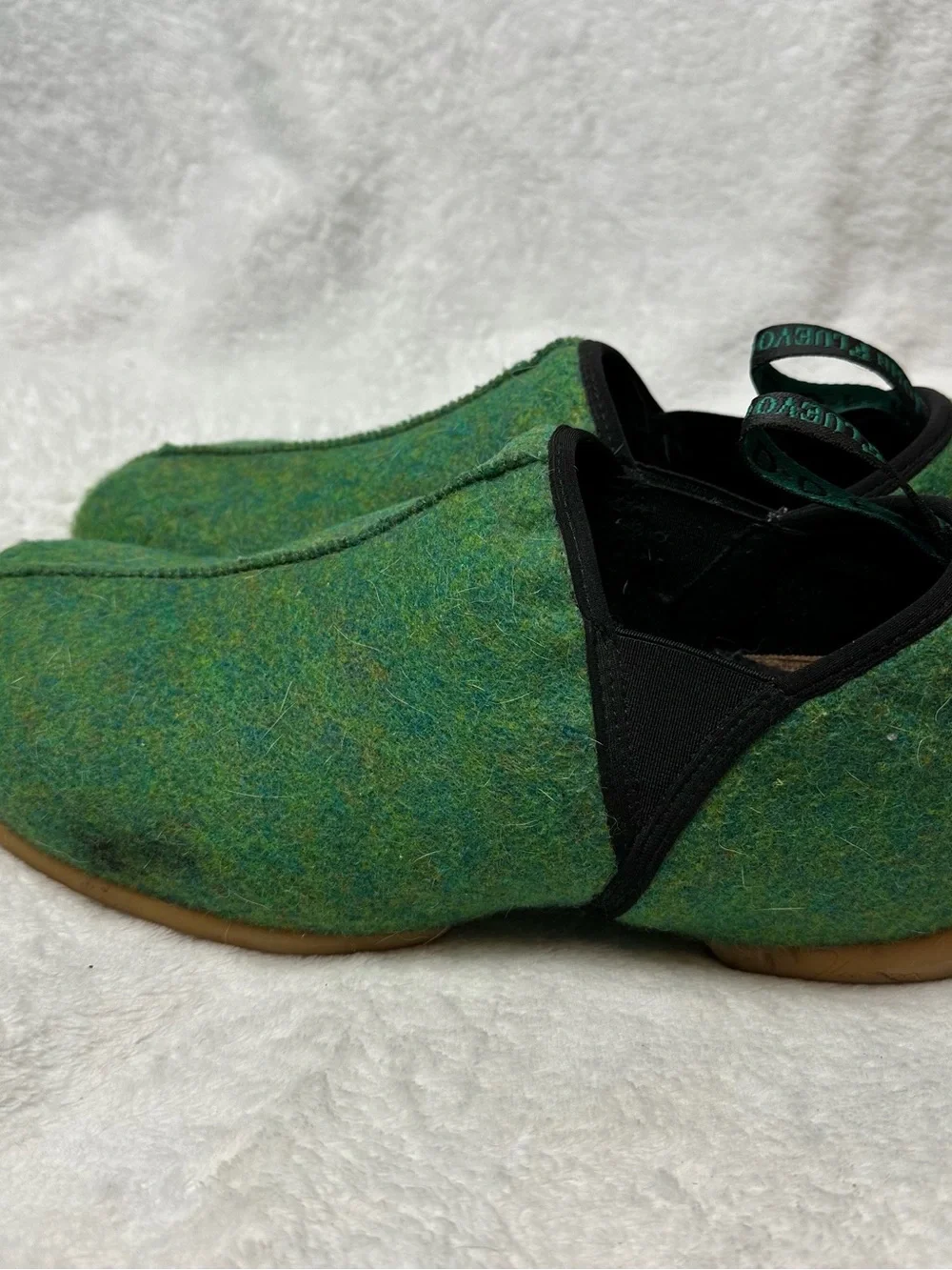John Fluevog Dayan Peacemaker Green Vegan Felt Slippers EU 41 US M8 / W10